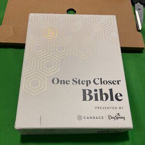 UNUSED One Step Closer Bible NLT Navy LeatherTouch Candace Cameron Bure OOP